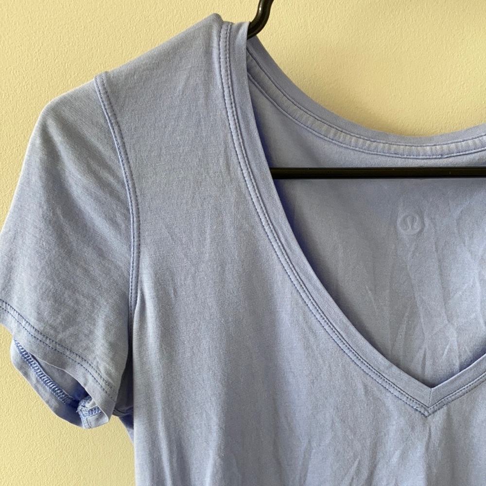 lululemon love tee Vneck size 4